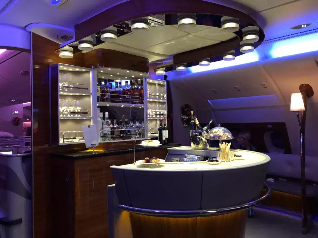 我坐着3万商务舱飞到欧洲开玛莎拉蒂，没想到美女这么多！