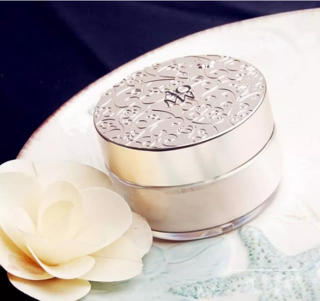 散粉或者粉饼无粉感,蜜粉散粉粉饼区别在哪