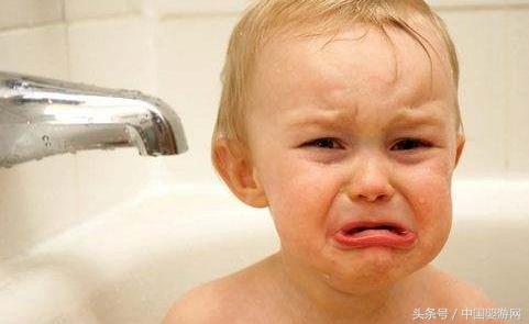 宝宝游泳害怕最好的解决方法,学游泳害怕水怎么克服