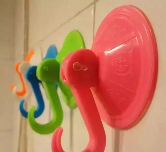 鸡蛋清弄到墙上了怎么处理,鸡蛋液打到墙上怎样清理