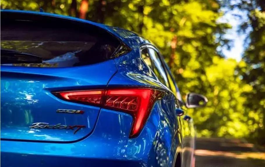 最美两厢车长安逸动xt,长安两厢车逸动xt该怎么选