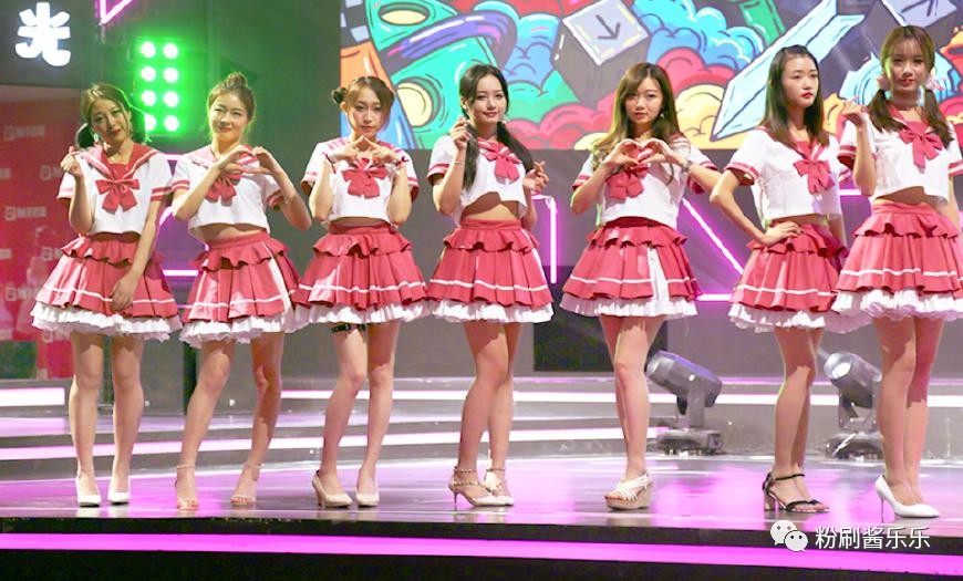 2018上海chinajoy红衣美女,2017chinajoy漂亮妹子