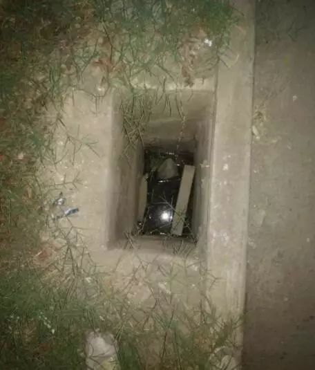 看着都疼男子卸货摔倒,看着都疼系列惊险一幕