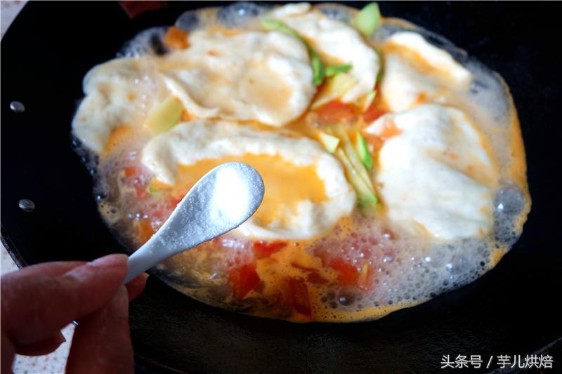 新疆鸡蛋西红柿面片汤,番茄面皮疙瘩汤