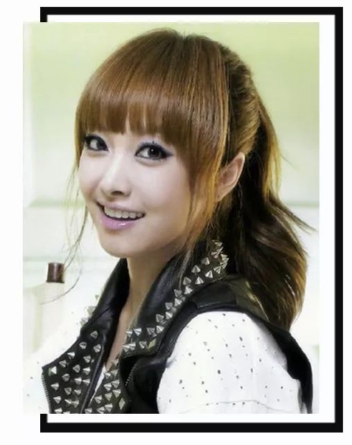 比较日常的夏日清冷感妆容,5分钟搞定夏日透气感妆容