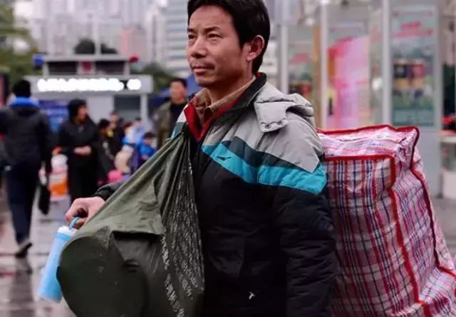 2万的编织袋？4千的塑料鞋？难道真是贫穷限制了我的审美？