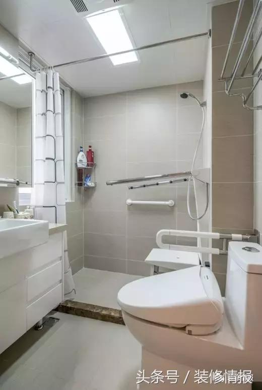 全封闭阳台怎么晾衣？他们家完全不担心