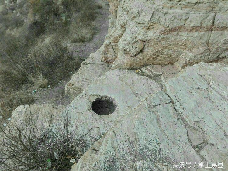 窟窿山,凤凰山星月