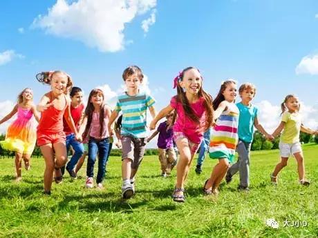 摸下半身就是*慰自**？盯着孩子的手时，看到孩子这个人了吗？