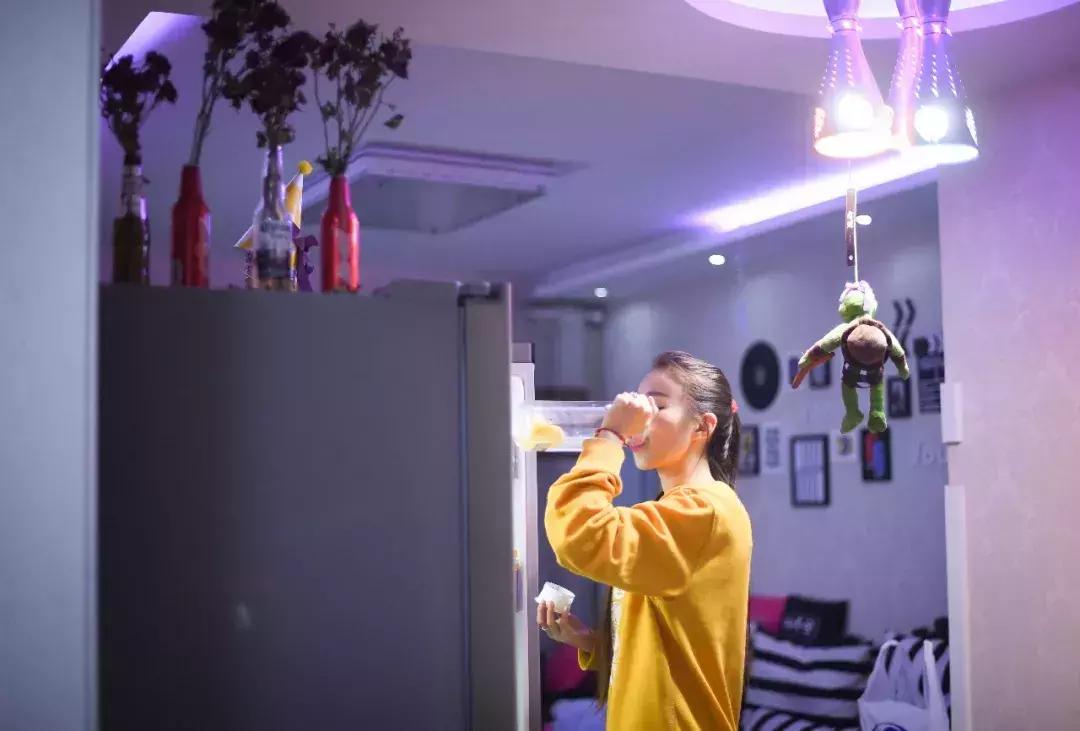 普通人副业月入多少万,姑娘月入一万