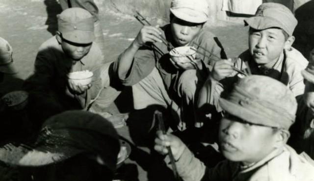 二战时，美军的单兵口粮有多“奢侈”？可口可乐一年喝掉10亿多瓶