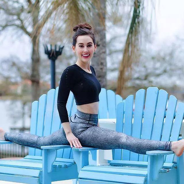 脖子前面一圈赘肉是怎么回事,消除脖子富贵包的瑜伽动作