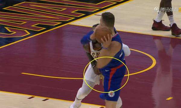 格林两次踢裆亚当斯受到的处罚,追梦格林踢裆亚当斯是哪一场