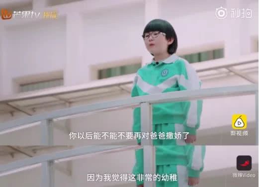 小姑娘跟妈妈争宠,小姑娘跟妈妈争老公