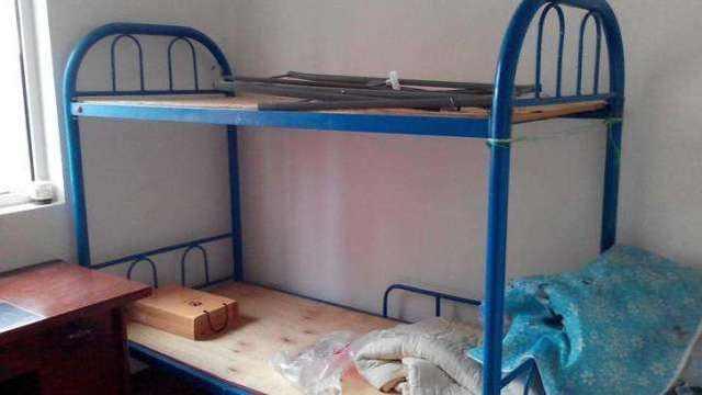 高中生选床铺选上铺还是下铺好,大学上铺好还是下铺好