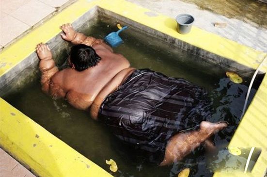 印尼最胖男孩减肥成功目前情况,世界最胖的印尼男孩成功减肥