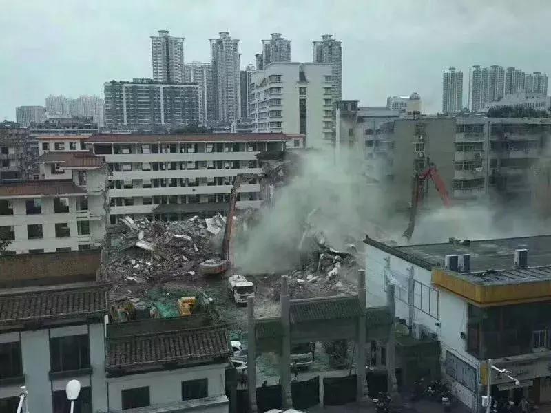 徐州二中变“停车场”！还有哪些回忆留下来？