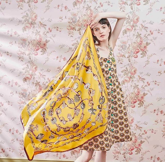 一条丝巾，省下90%的购衣钱