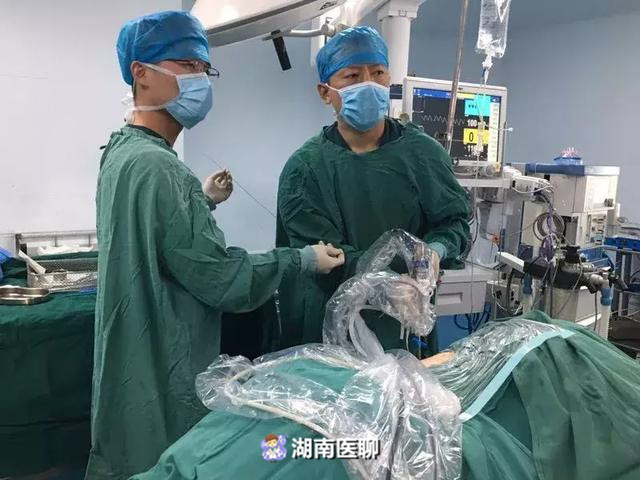 腰上打洞取结石,女性膀胱结石取出术