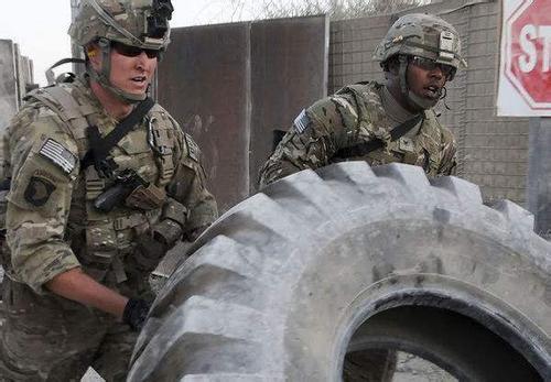 美军的下士和上士薪酬差多少,美国军事陆军中士的薪水有多少