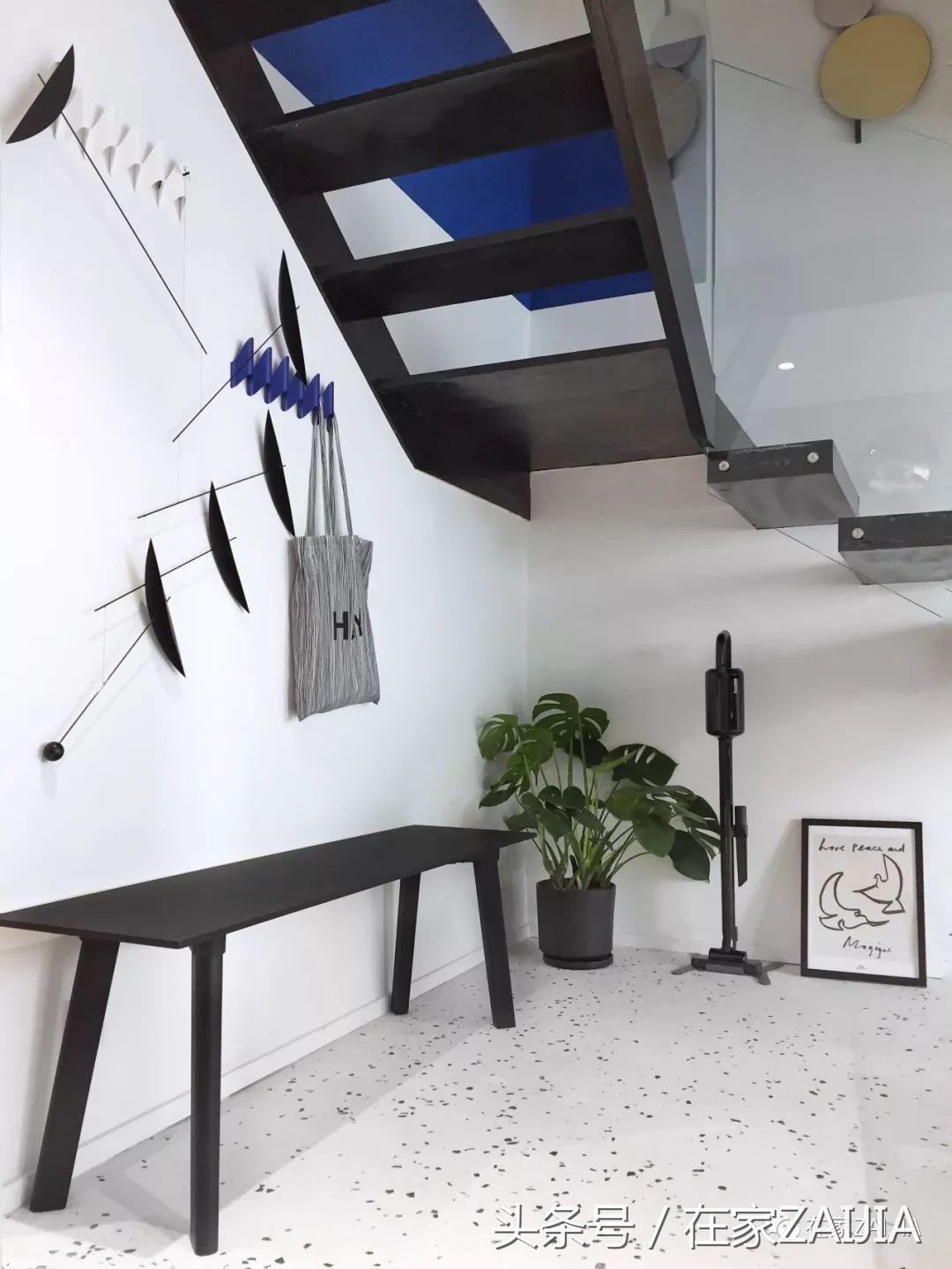 客厅正中放个大楼梯，也太好看了吧！