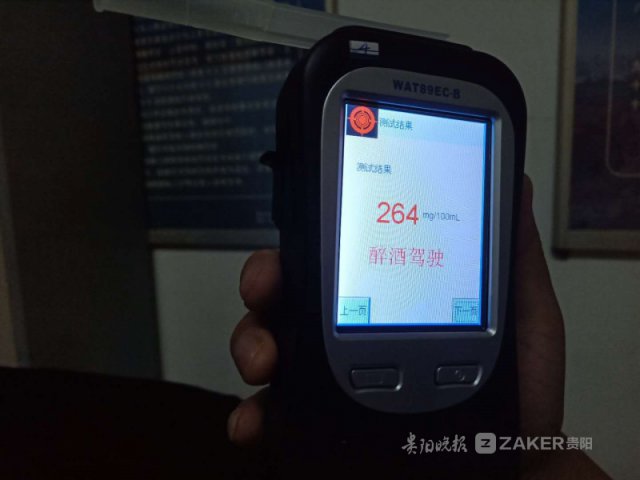 鍡滈厭鐢峰瓙,鎴掑瓧绾硅韩灏芥樉鐢峰瓙瀵规垝鐑熺殑鎬佸害