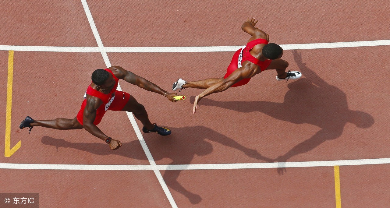 接力跑的传接棒讲解示范,接力跑最慢的应该跑第几棒