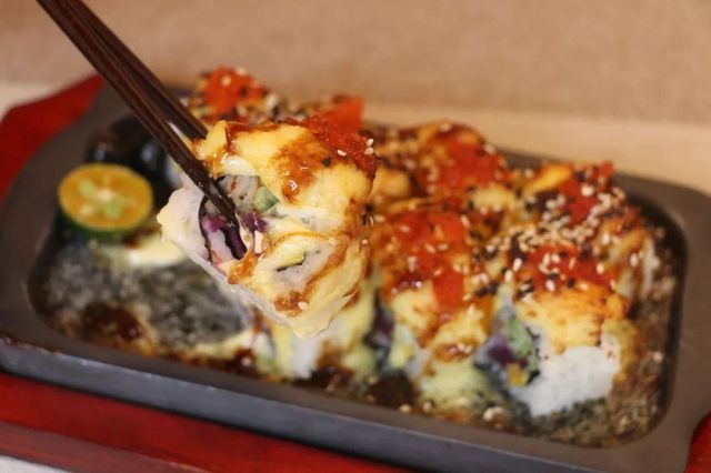 郑州这家寿司界的“黑马”，终于被我们找到了！躺在家里吃到爽！