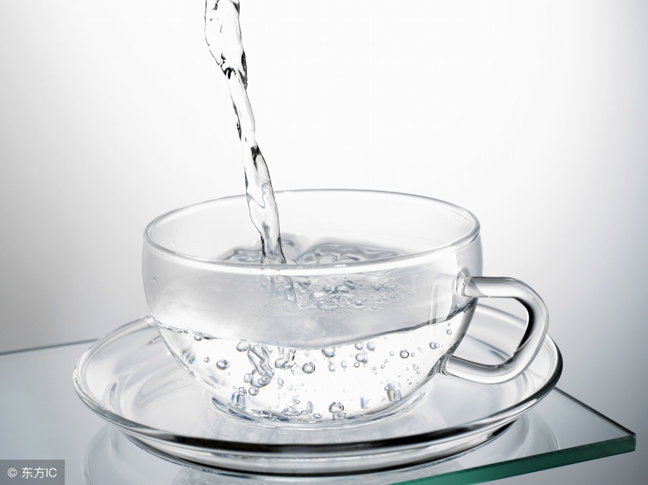 蒸馏水纯净水饮用水哪个好,碱性小分子饮用水