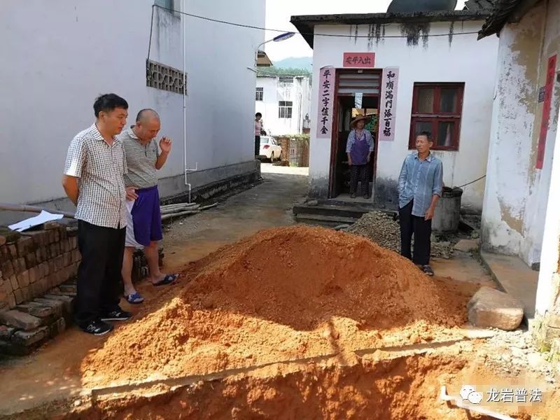 因建化粪池与邻居争议,两兄弟一起建房闹矛盾怎么处理