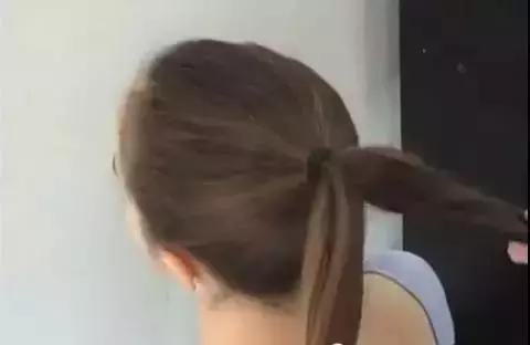 舞蹈发量少盘头教程,表演盘头的简单方法