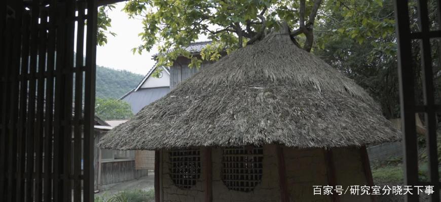 洛阳偃师南部的青萝山下有一大片屹崖突出的地方,村名叫“灰嘴”