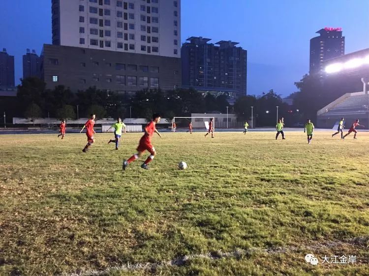 首届全国青少年校园足球明星联赛收官武汉六中位育中学荣获初中组冠军