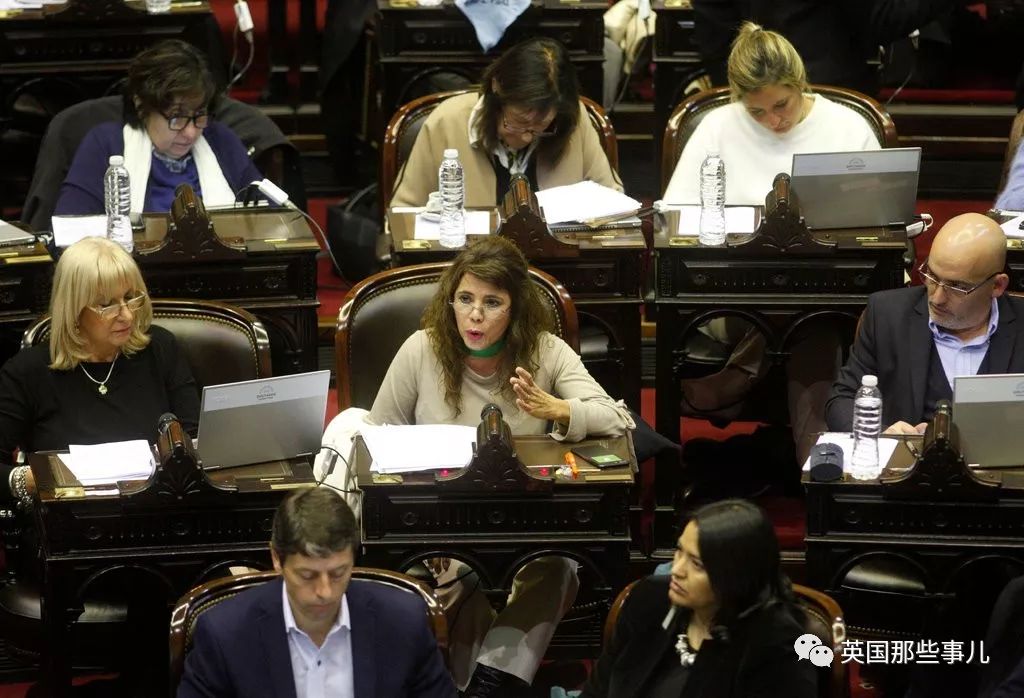 她们拼死抗争合法堕胎权利，却还是只能离胜利一步之遥……