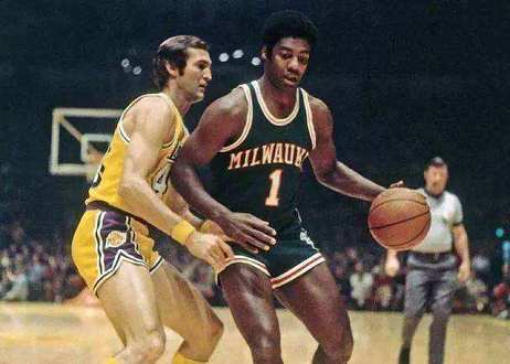 美媒推重量级榜单，NBA历史十大控卫排行榜，库里超越大O排名第二