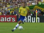 看清楚大罗生涯遭遇的恶劣犯规,罗纳尔多在意甲遭遇的恶意犯规