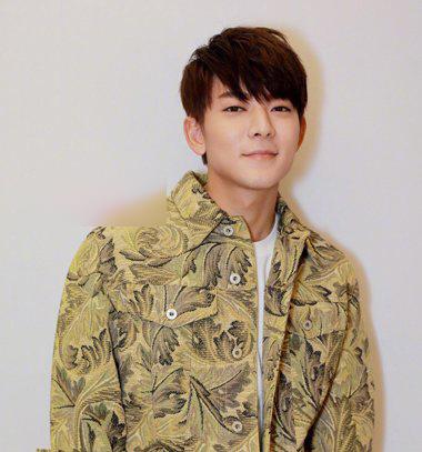 亚洲男士侧分刘海,刘海发型男生二八侧分怎么吹