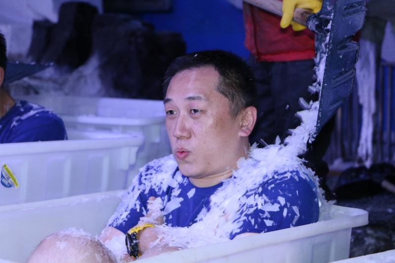 极地海洋世界青岛企鹅互动,青岛极地海洋公园企鹅接触