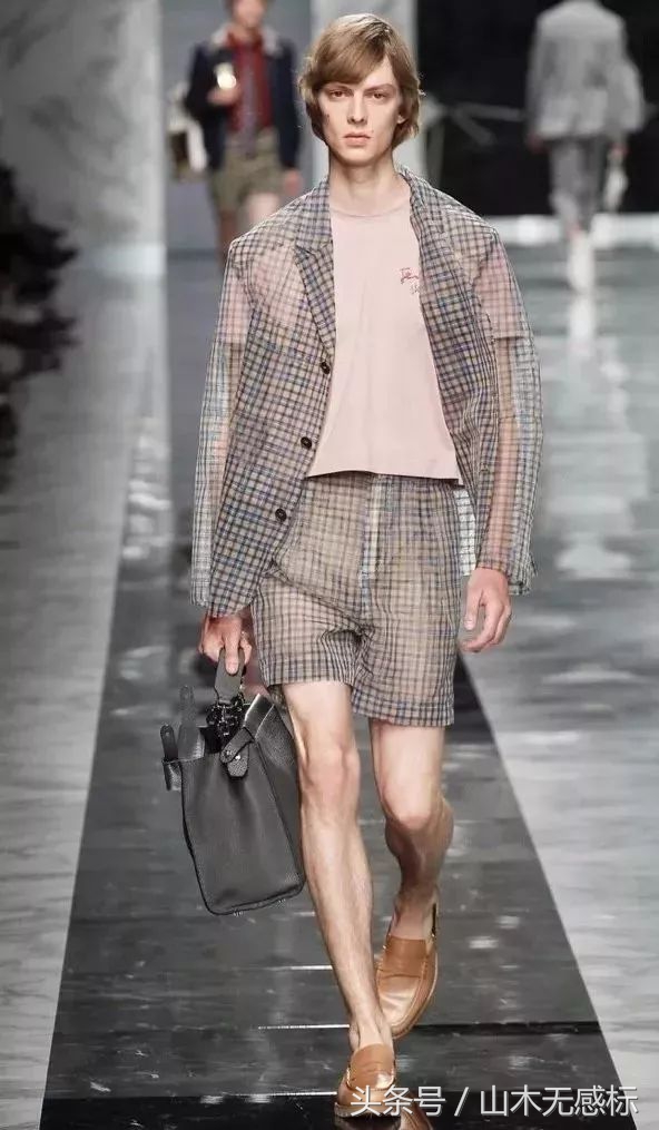 雨季正确穿搭,4款推荐让你轻松搞定早秋搭配