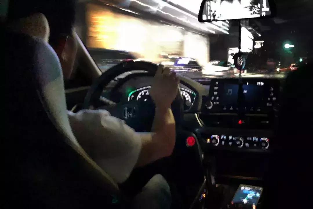 工资5000,还贷7000:深圳人的夜晚,其实比白天更忙