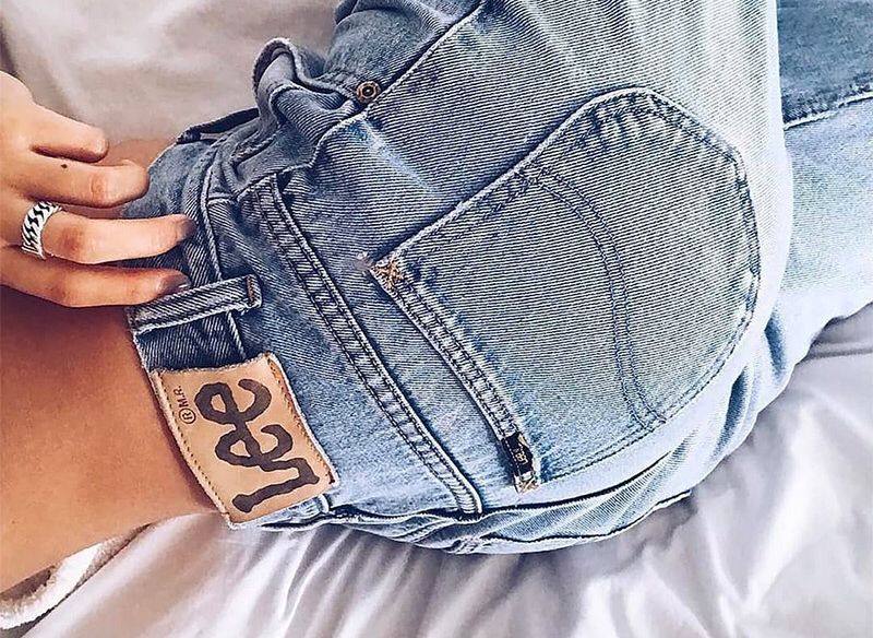 传牛仔品牌Lee将被出售；安踏卷入“抄袭”漩涡；木村拓哉15岁女儿成宝格丽最年轻品牌大使