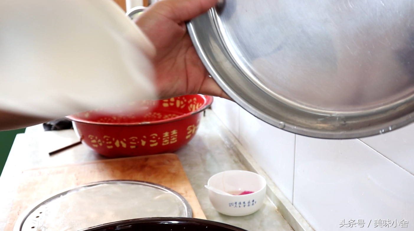 自制凉皮怎么不开裂又筋道,教你如何做家常凉皮