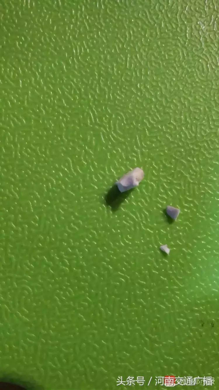 咔嚓！飞机餐吃出瓷器片，口腔被划破流血！更扎心的是赔偿……