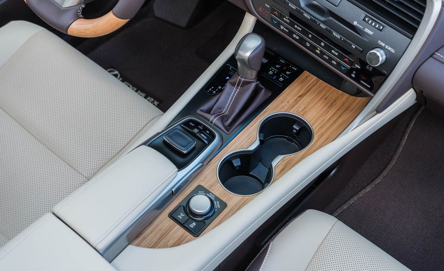 海外体验雷克萨斯RX加长版，仅仅是两个座椅的区别吗？