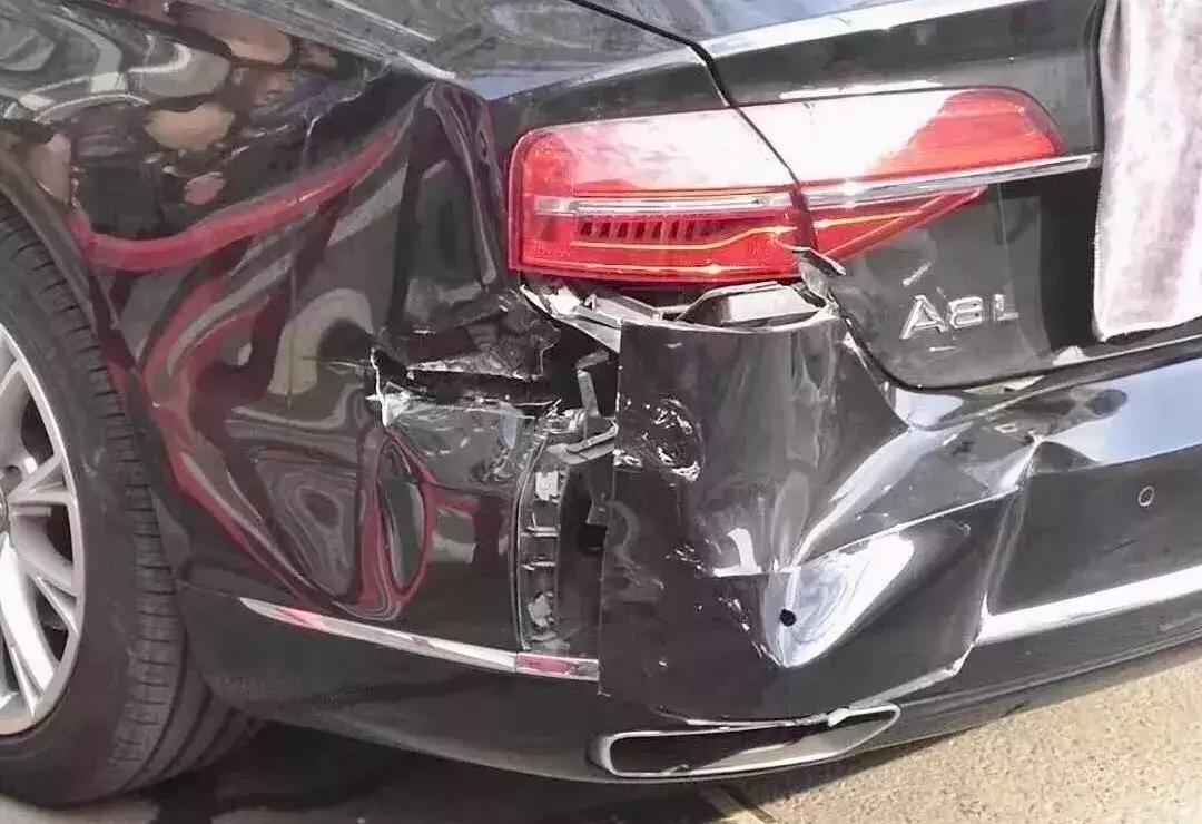 “狗吓坏驴后踢坏奥迪豪车”事件，“第三狗”导致了动物侵权，如何定性