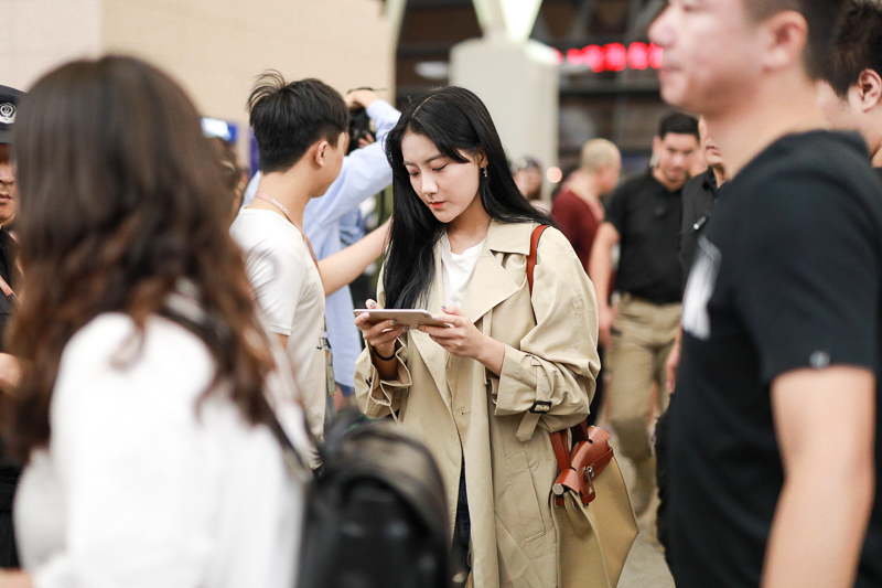 SNH48前往克罗地亚拍摄MV，现身机场引骚动！