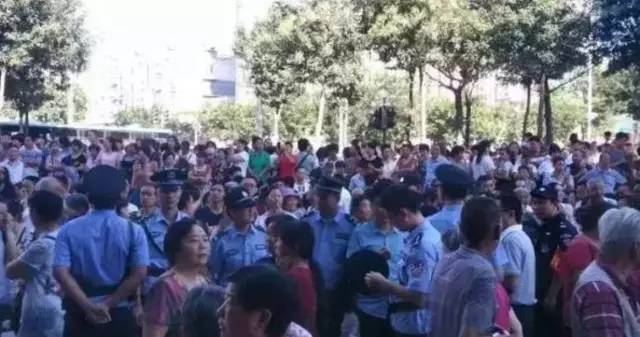 这个三线城市的“传奇”卖场，开一家火一家，服务水平超日本！