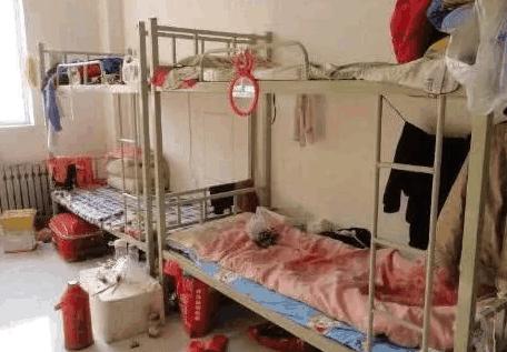 大学宿舍住上床还是下床好,大学宿舍睡下铺好吗