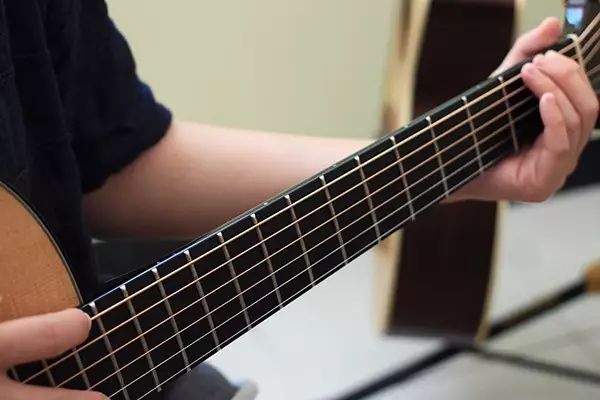 几种特殊吉他调弦,怎么样调弦弹吉他