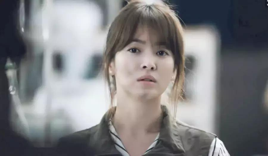 脸型是上窄下宽适合什么样的刘海,不适合留刘海的脸型适合什么刘海